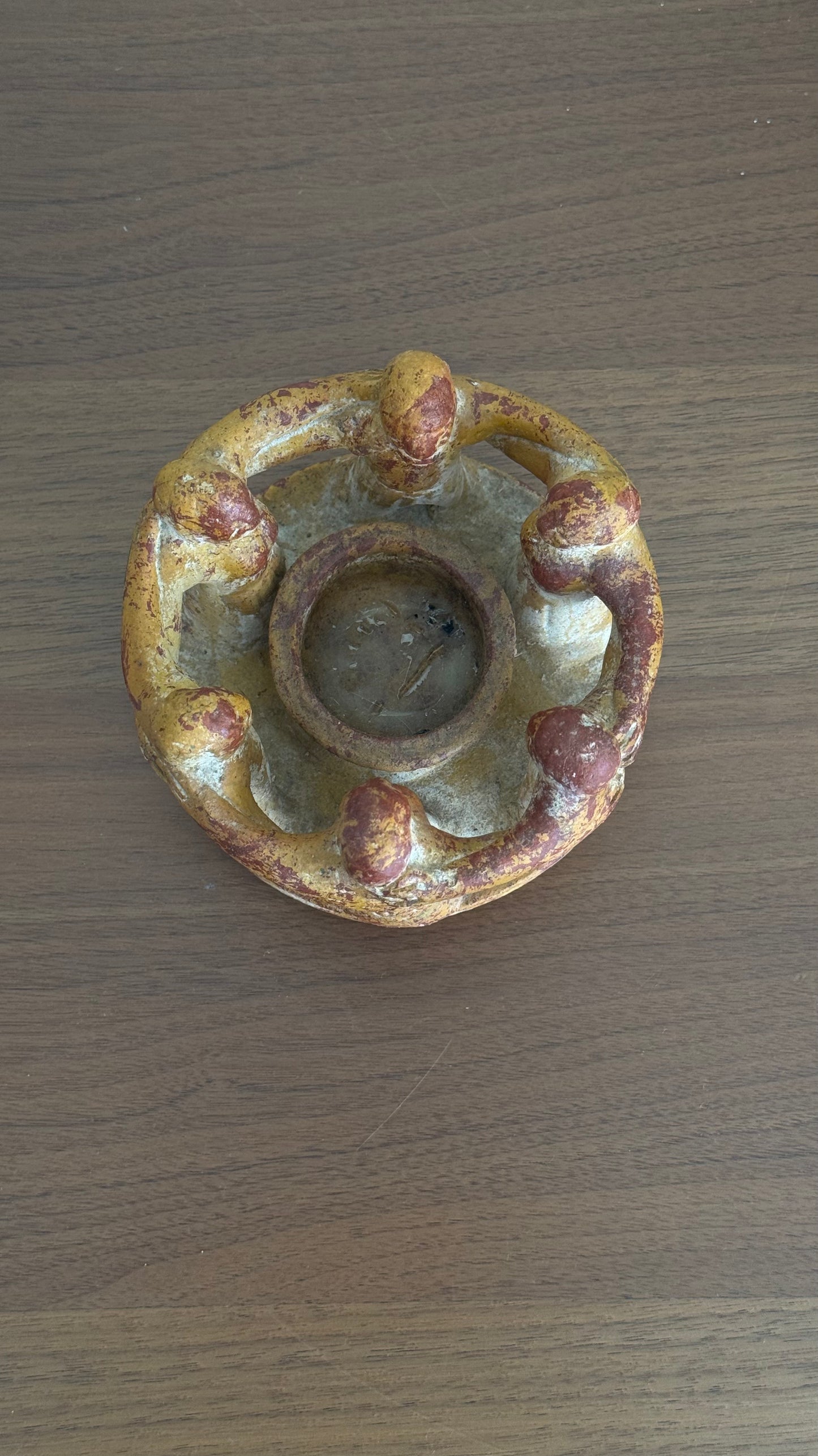 "Circle of Friends" candle holder