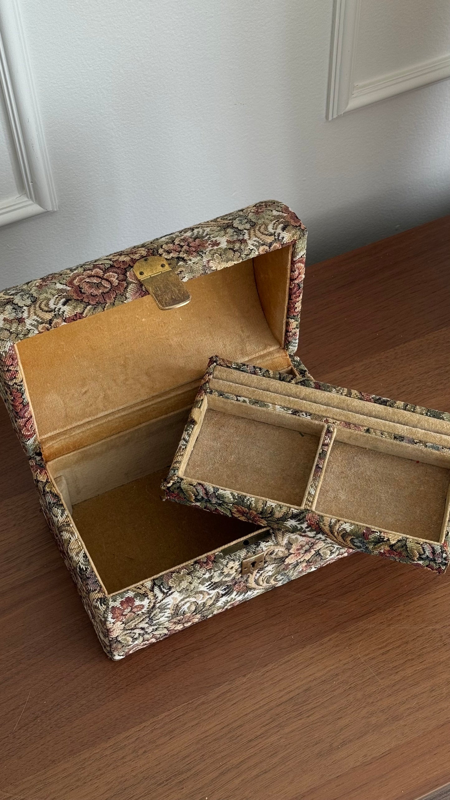 Vintage fabric jewelry box (made in Italy)