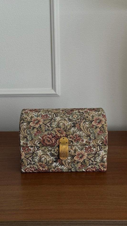 Vintage fabric jewelry box (made in Italy)