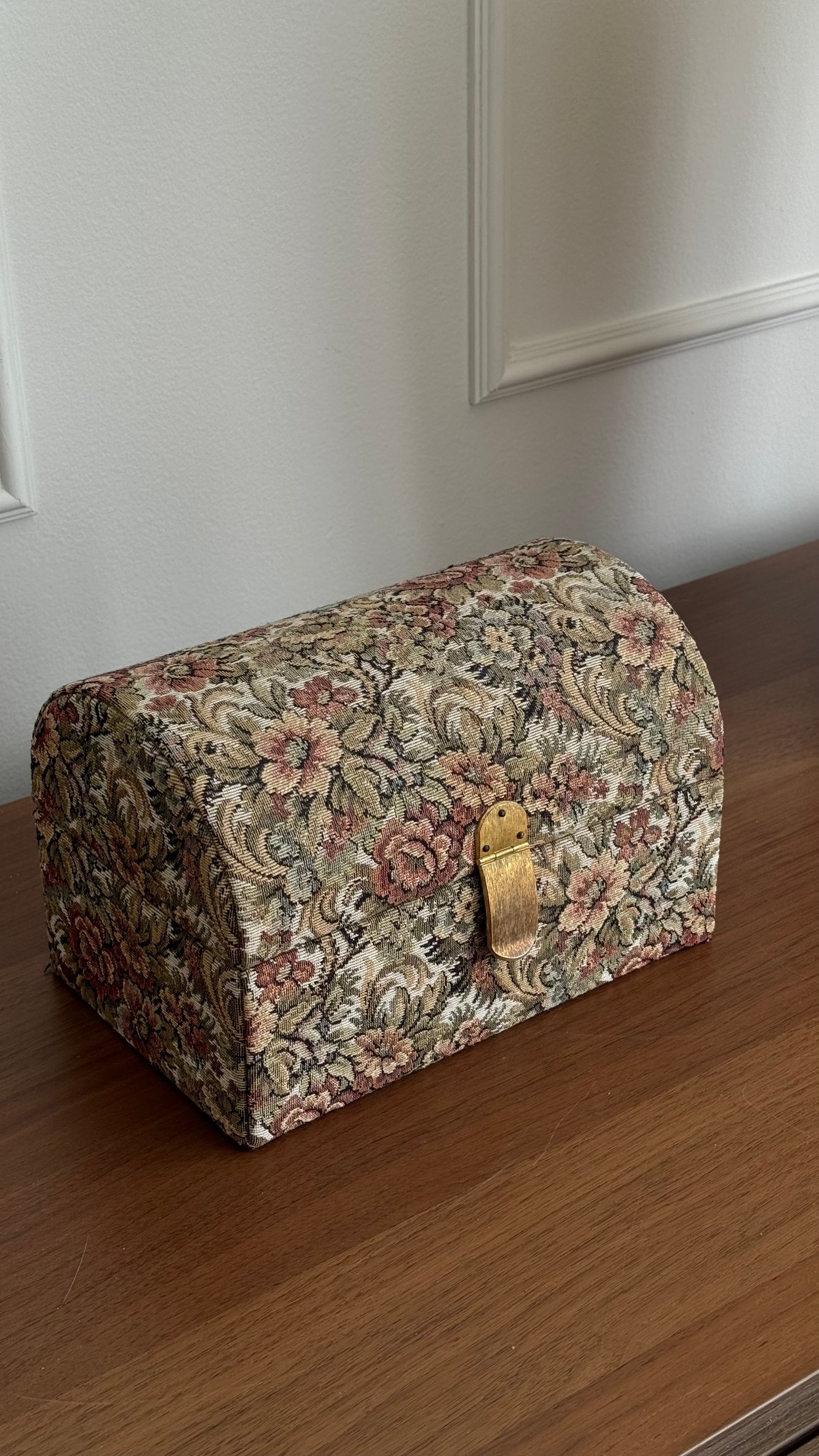 Vintage fabric jewelry box (made in Italy)