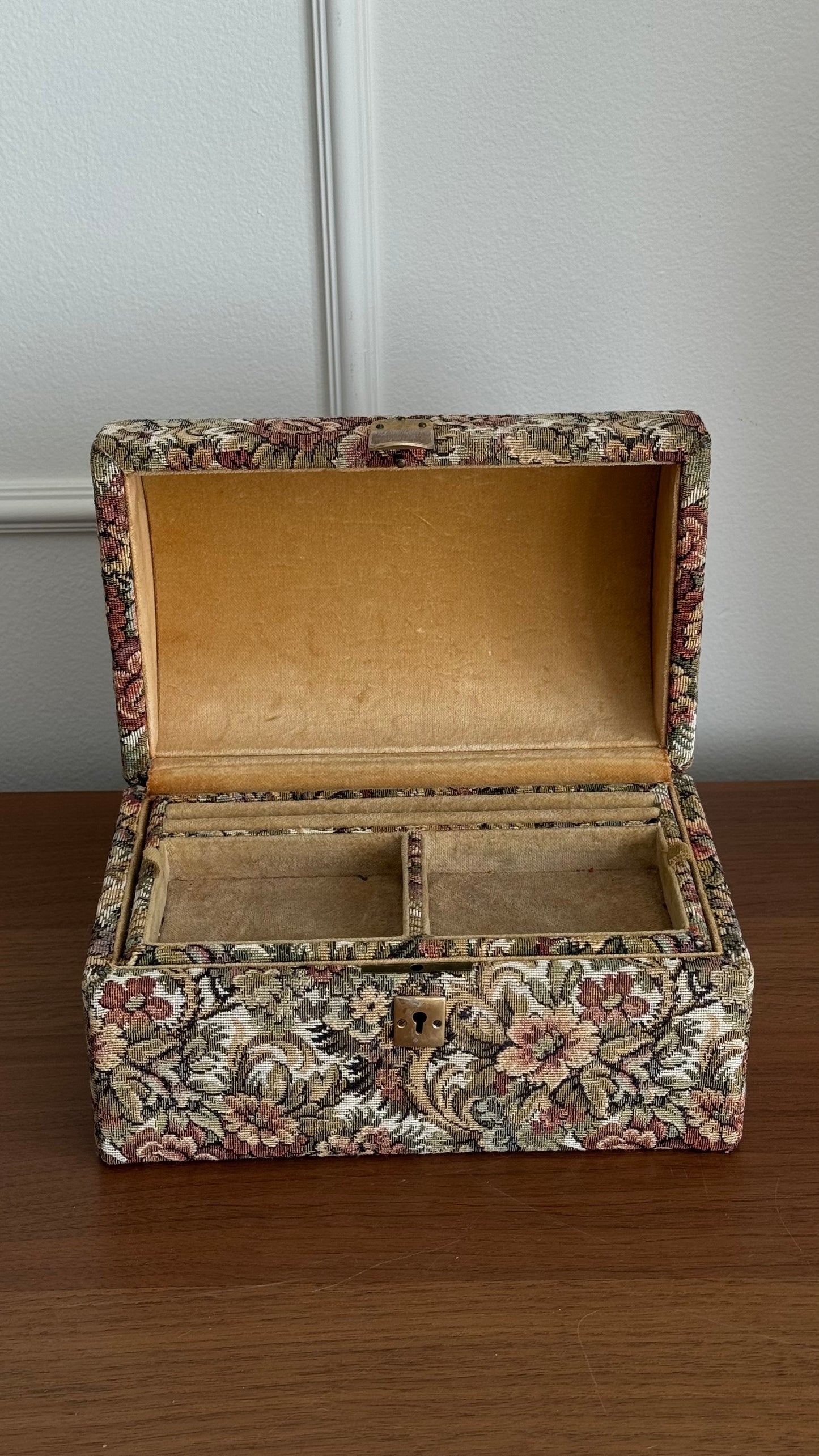 Vintage fabric jewelry box (made in Italy)