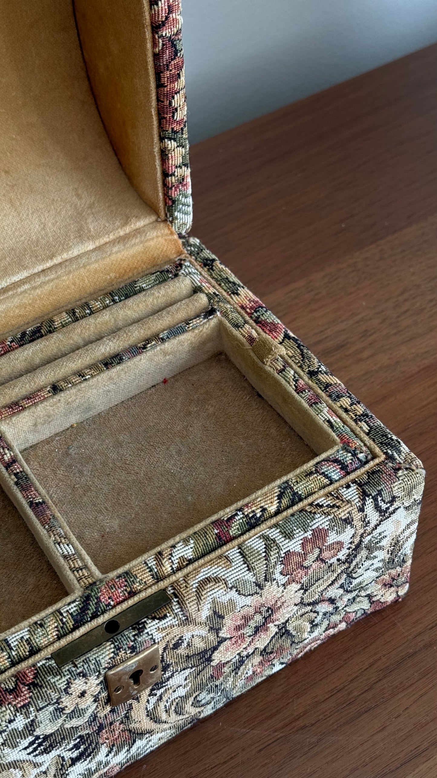 Vintage fabric jewelry box (made in Italy)